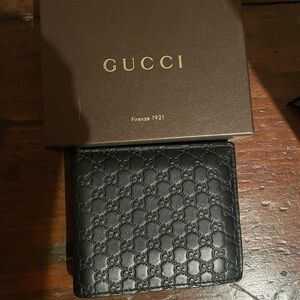 100% authentic Gucci wallet
